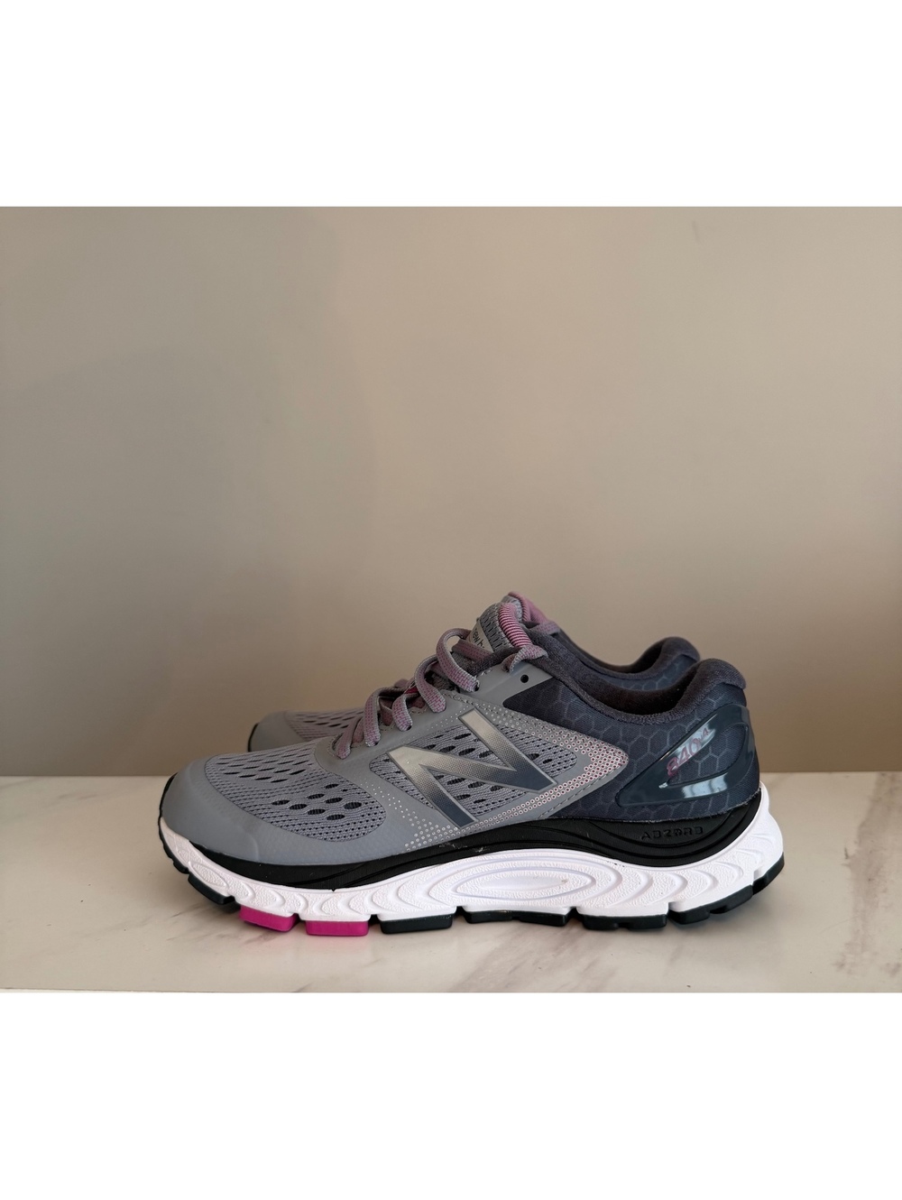 New Balance 840 v4 Women's Running Shoes Size 7 Gray/Pink W840GO4